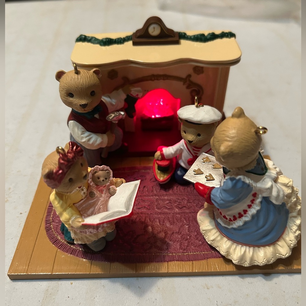 Hallmark Ornaments 93 The Bearingers of Victoria Circle 5 Pc Ornament Set